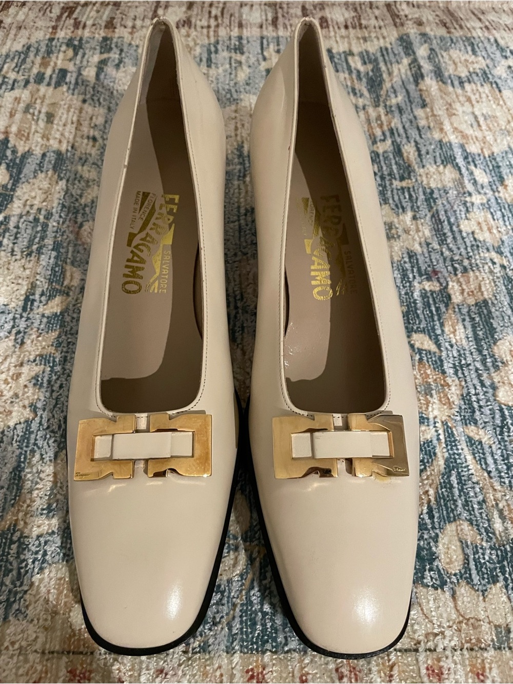 Salvatore Ferragamo Ivory Leather Shoes with Gold Buckle